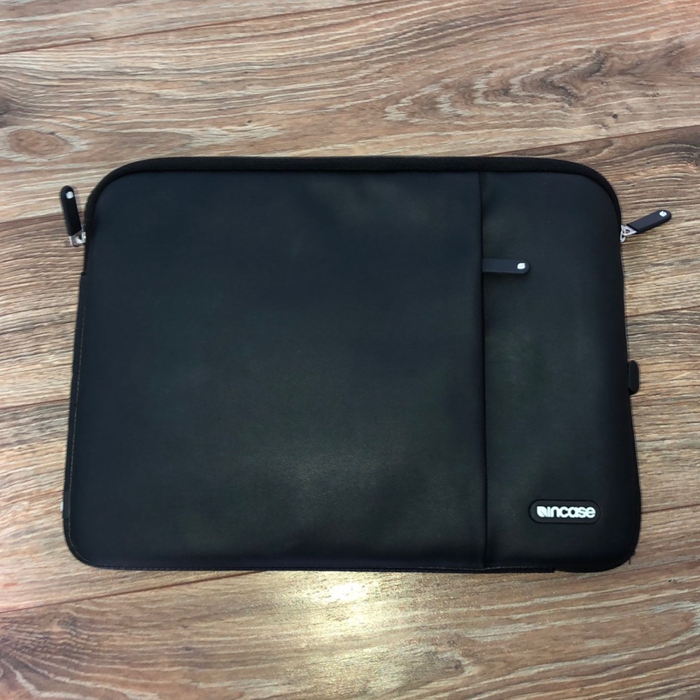 InCase Laptop Case